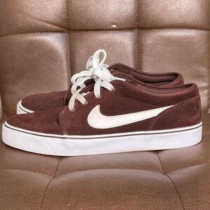 Nike Low Top Skate Men's Maroon and White Sneakers